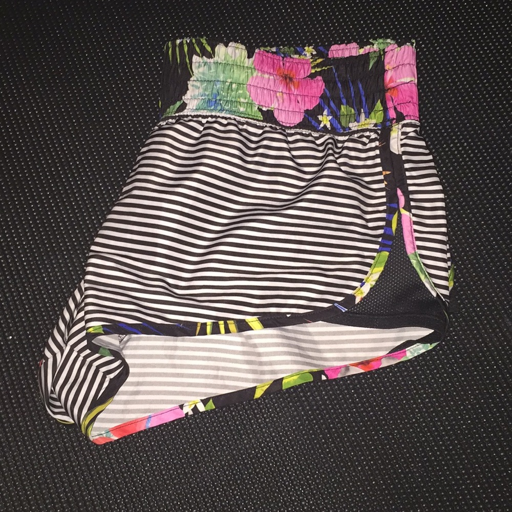 Shorts - Picture 3 of 4